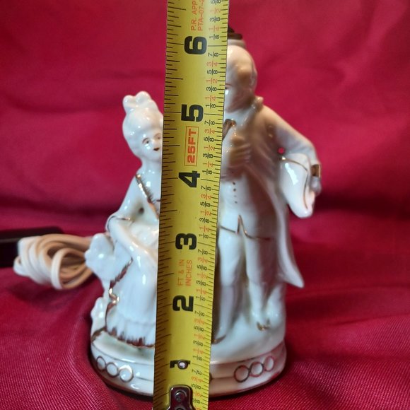 Working Vintage Courting Couple Boudoir Lamp. White / Gold Trim. Made in Japan. - Picture 10 of 11
